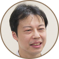 英語科教諭・高2担任の青山知喜先生