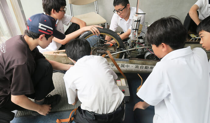 自動車も組み立てる自動車部