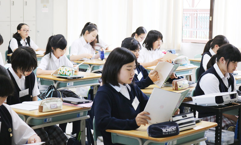 東京女子学園中学校・高等学校の授業のようす02