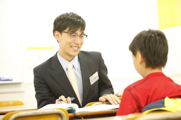 類グループ 類設計室 類塾 類地所 類農園 事実報道 大学の机上の空論を学んでも 社会を動かす力は身につかない アルバイトでは任される課題が限られていてもの足りない もっと挑戦したい 志の高い社会人に学びたい そういう方を求めています 有給