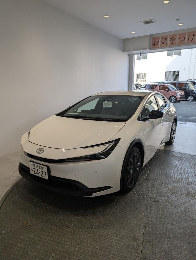 新型プリウス　ハイブリッド車
