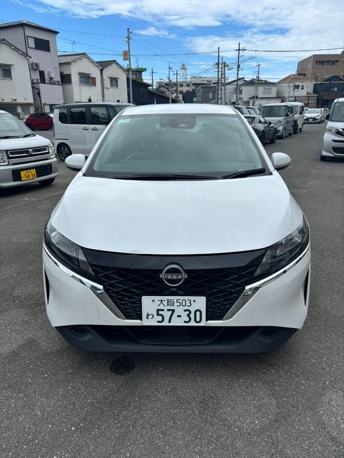 ノート　ナビ付　バックカメラ付き
