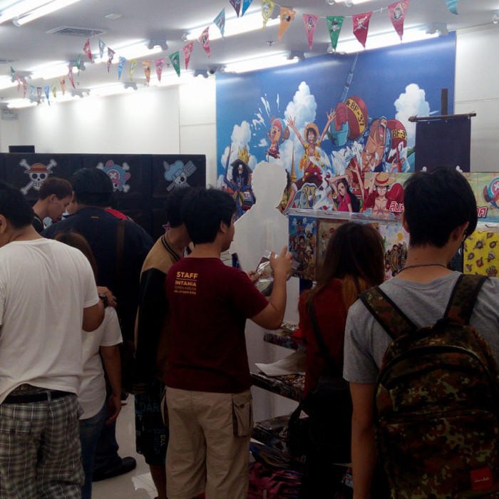 本物の“マンガ”にタイ人大興奮　若者が殺到