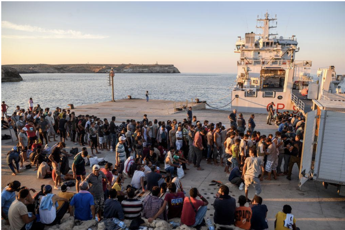 伊、ランペドゥーザ島 人口1.5倍超の移民上陸