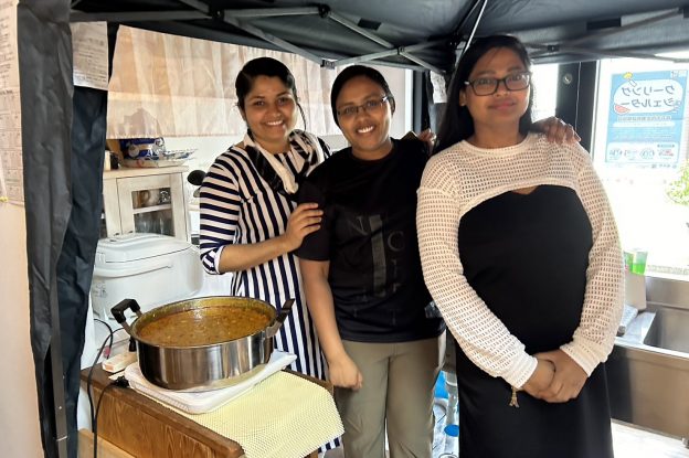 日本の高齢者施設に新たな風を吹き込むインド人スタッフ