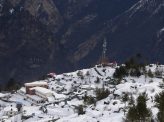 インド北部ヒマラヤ山脈の山岳スキー大会、雪不足で延期