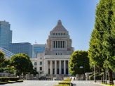 理解不能な政治家の言動が加速させる若者の政治離れ