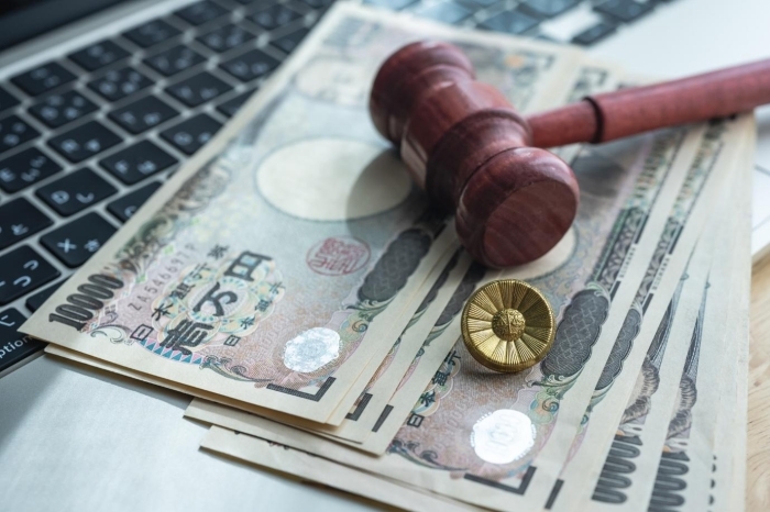 交通事故の損害賠償請求を弁護士に依頼する費用の相場