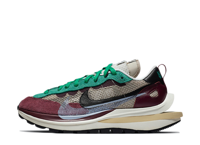 sacai × Nike Vapor Waffle "String/Red/Green" String/Black/Villain Red/Green