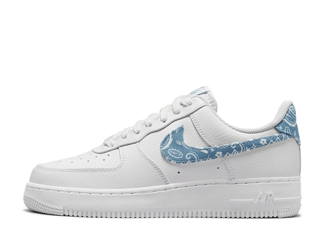ナイキ エアフォース 1 ’07 エッセンシャルズ "ペイズリー" ホワイト/ウォーンブルー