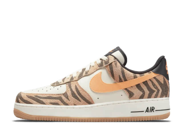 ナイキ エアフォース 1 '07 プレミアム ココナッツ ミルク/アトミック オレンジフレイム オレンジブラック
