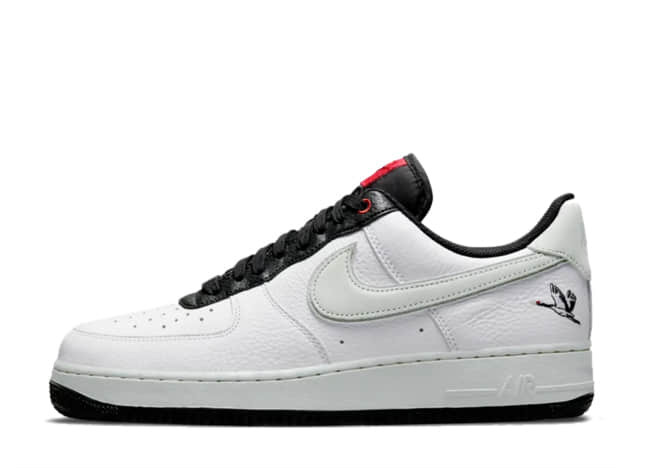ナイキ エアフォース 1 07 ロー Lx "鶴" ホワイト/フォトン ダストブラックチリ レッド