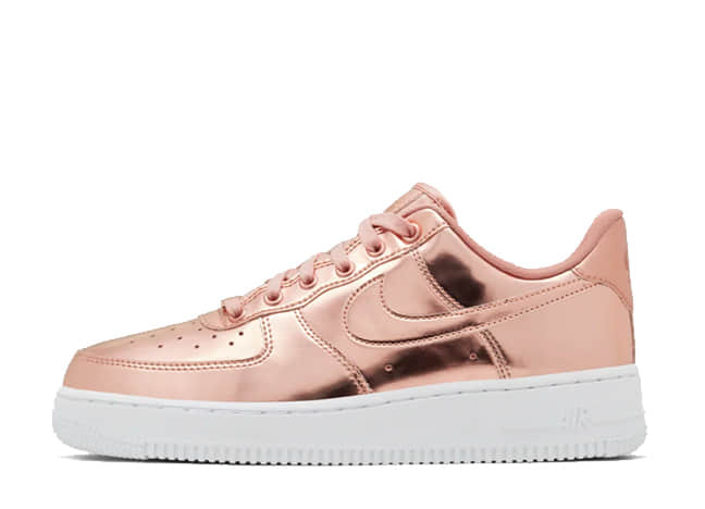 ナイキ ウィメンズ エアフォース 1 ロー Sp アップステップ リキッドメタルパック "ブロンズ"