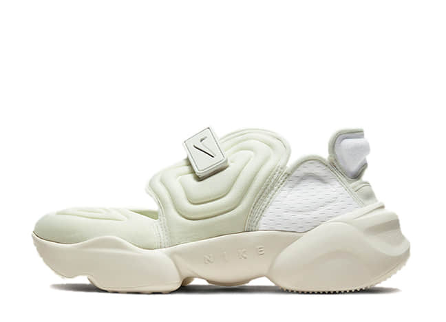 ナイキ ウィメンズ アクア リフト "ホワイト"