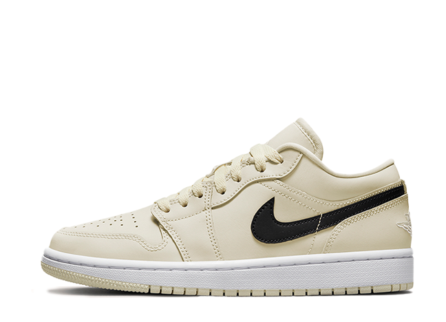 ナイキ ウィメンズ エアジョーダン 1 ロー "ココナッツ ミルク"