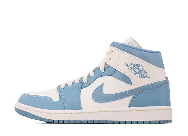 ナイキ ウィメンズ エアジョーダン 1 ミッド "Unc" ホワイト/ユニバーシティ ブルーセイル