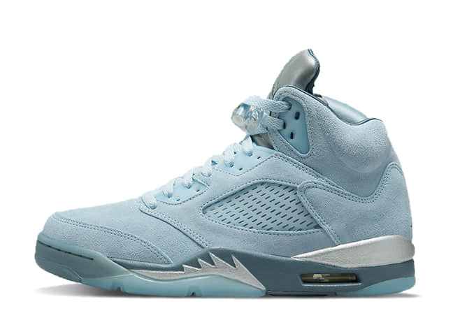 ナイキ ウィメンズ エアジョーダン 5 レトロ "ブルー バード" フォト ブルー/フットボール グレーメタリック シルバーホワイト