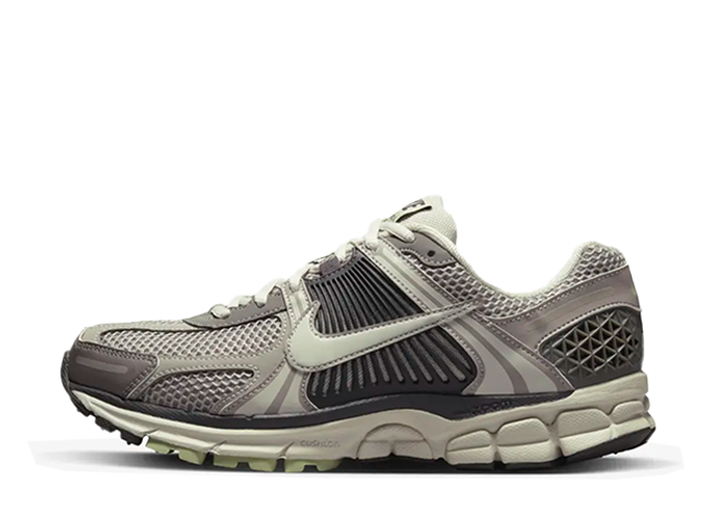 ナイキ ズーム ボメロ5 "コブルストーン アンド フラットピューター" コブルストーン/フラットピューター/ライトボーン