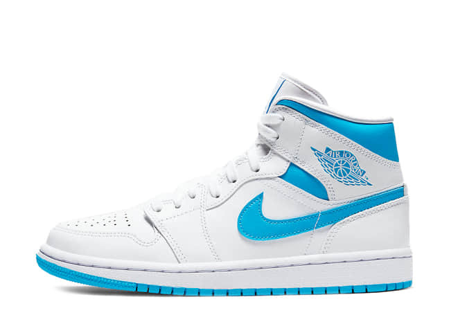 ナイキ ウィメンズ エアジョーダン 1 ミッド "Unc" ホワイト/ダーク パウダーブルーホワイト