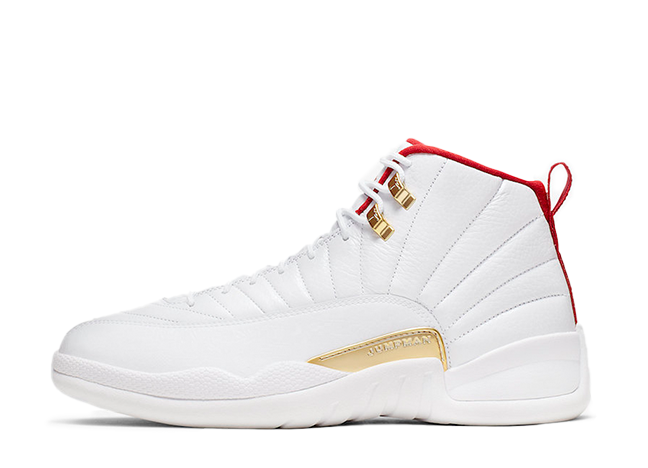 ナイキ エアジョーダン12 レトロ "Fiba" ホワイト/ユニバーシティ レッドメタリック ゴールド