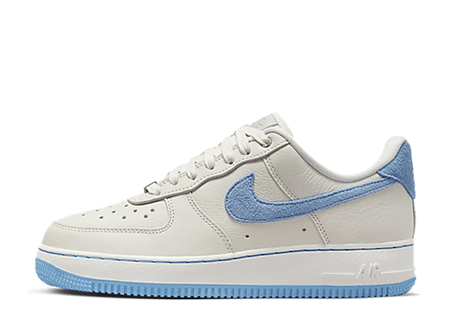 ナイキ ウィメンズ エアフォース1 ロー LXX "ユニバーシティブルー/ホワイト"