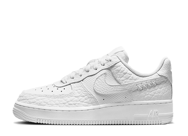 ナイキ ウィメンズ エアフォース1 ロー "カラーオブザマンス" ホワイト/ホワイト