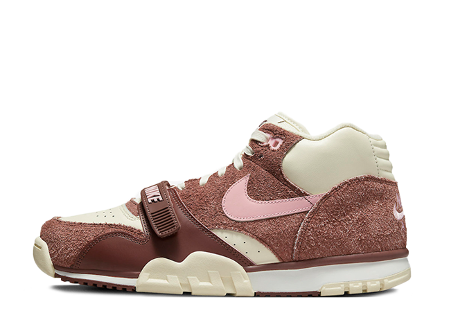 ナイキ エアトレーナー1 "ソフトピンク アンド ココナッツミルク" ダークポニー/ココナッツミルク/セイル/ミディアムソフトピンク