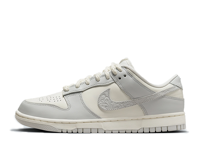 ナイキ ウィメンズ ダンク ロー "セイル/タウニー/メタリックシルバー/フォトンダスト"