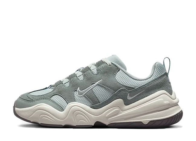 ナイキ ウィメンズ テック ヘラ "ライトシルバー/マイカグリーン/セイル"