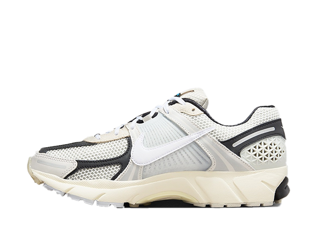 ナイキ ズーム ボメロ5 "スーパーソニック" ホワイト/ブラック