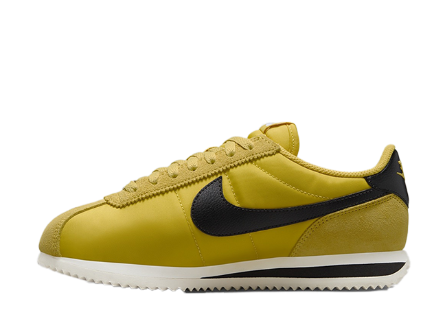 ナイキ ウィメンズ コルテッツ "ヴィヴィッドサルファー/ブラック/セイル"