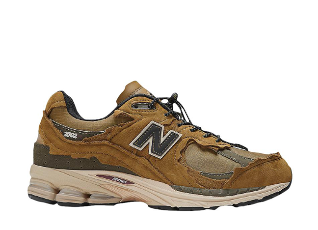 ニューバランス 2002R プロテクションパック "デザート/ダークモスブラック"