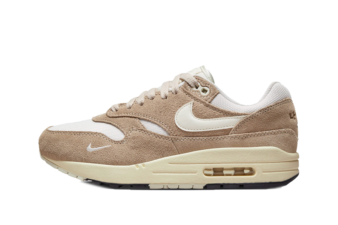 ナイキ ウィメンズ エアマックス1 '87 SE "ハングルデイ"セイル/カーキ/ココナッツ/ミルク