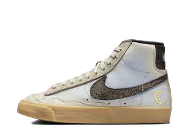 ナイキ ウィメンズ ブレーザー ミッド '77 "ディア デ ムエルトス"ホワイト/ガム/セイル