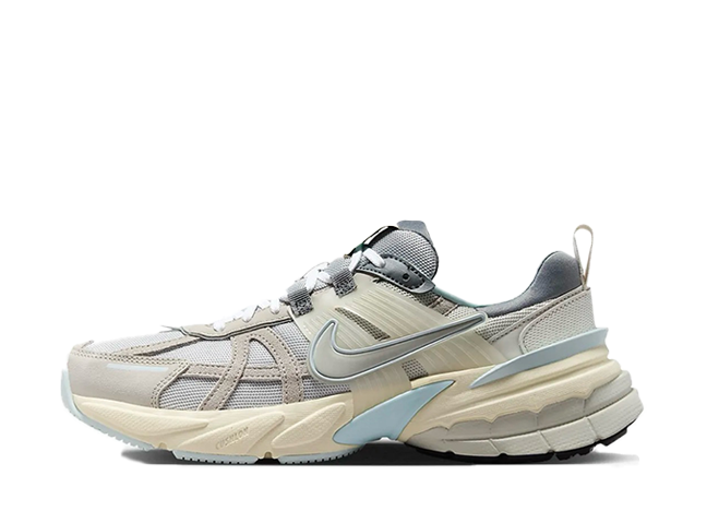 Nike WMNS V2K Run "Light Bone" Light Bone/Light Iron Ore/Smoke Grey/Metallic Platinum