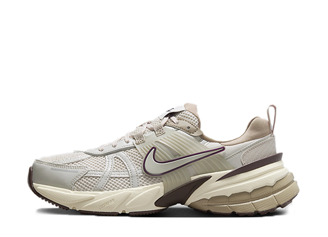 ナイキ ウィメンズ V2K ラン "ライトオールウッドブラウン/カーキ/アース/ライトボーン"