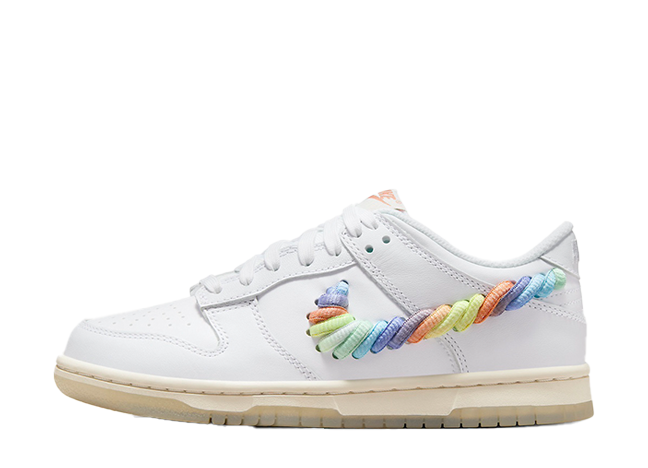 ナイキ GS ダンク ロー "レインボースウッシュ" ホワイト/マルチカラー/ダークポニー/ライトシルバー