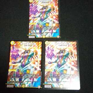 煌メク聖壁 灰瞳