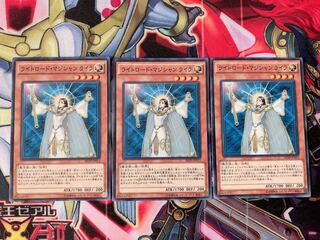 Yu-Gi-Oh, Light Lord Magician Laila, normal, 3 cards.