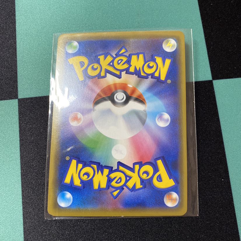 海で遊ぶピカチュウ