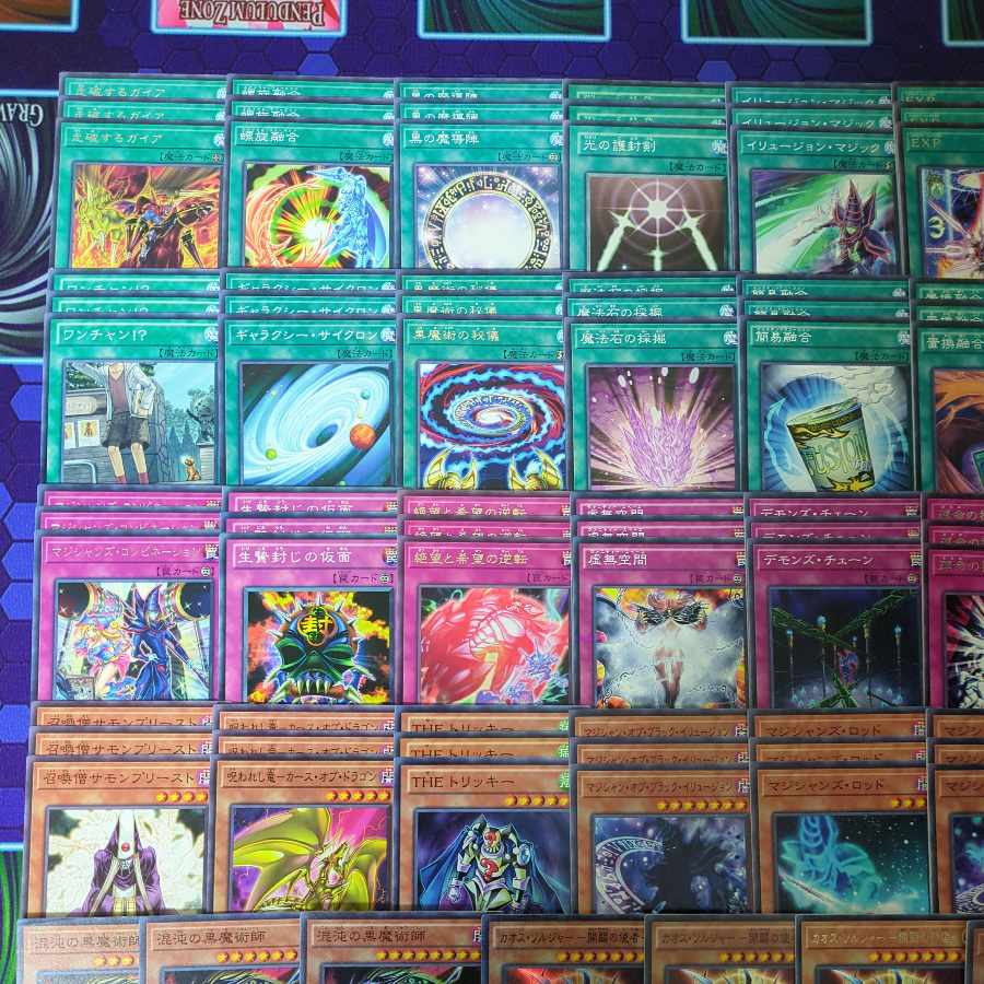 D011 Yu-Gi-Oh! Dark Magician deck parts