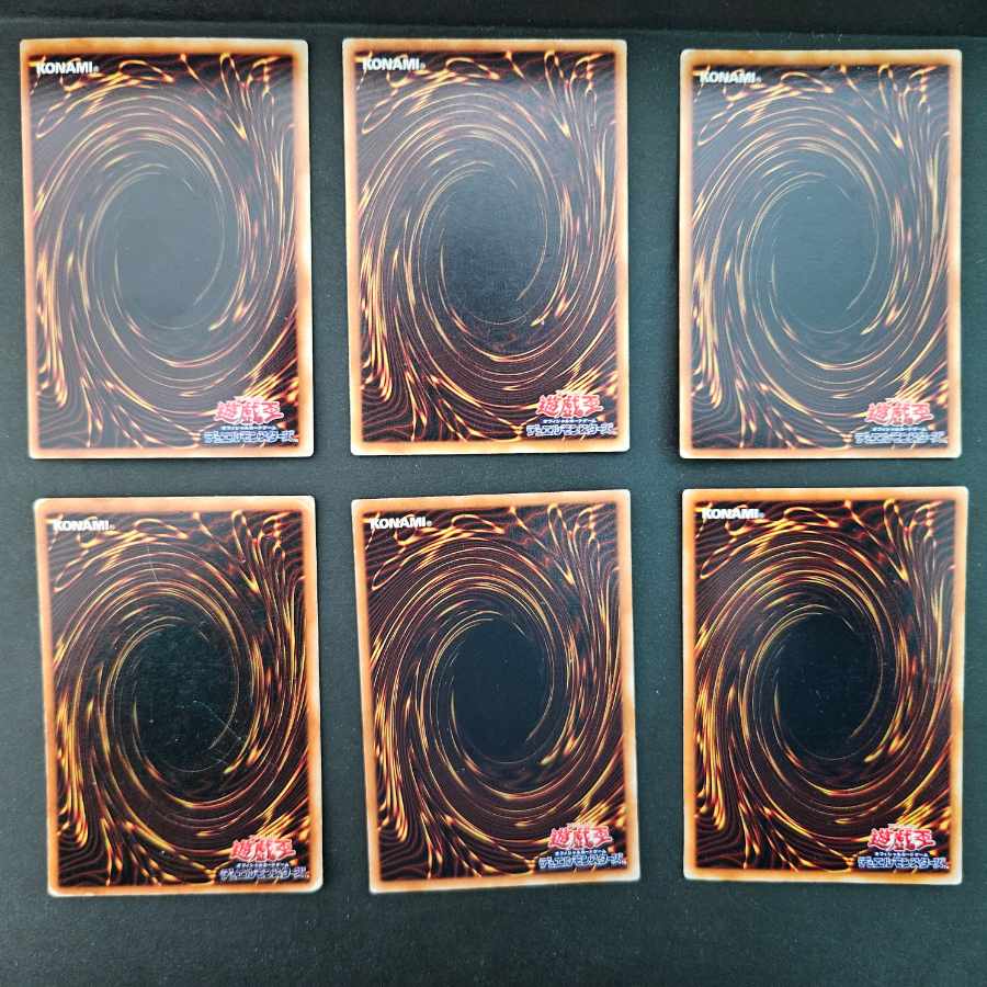 レッドアイズダークネスドラゴン: レッドデーモンズドラゴン
: 真紅眼の黒竜
レッドアイズブラックドラゴン 真紅眼の闇竜
レッドアイズダークネスドラゴン: 鉄の騎士ギアフリード
: 鉄の騎士ギアフリード
-  ブラッドマジシャン煉獄の魔術士