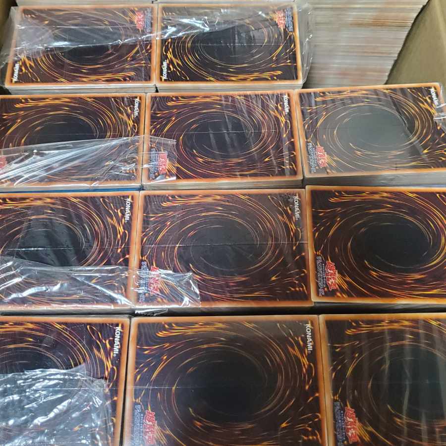 Yu-Gi-Oh! Super or higher, approx. 2,000 cards, sold in bulk.
