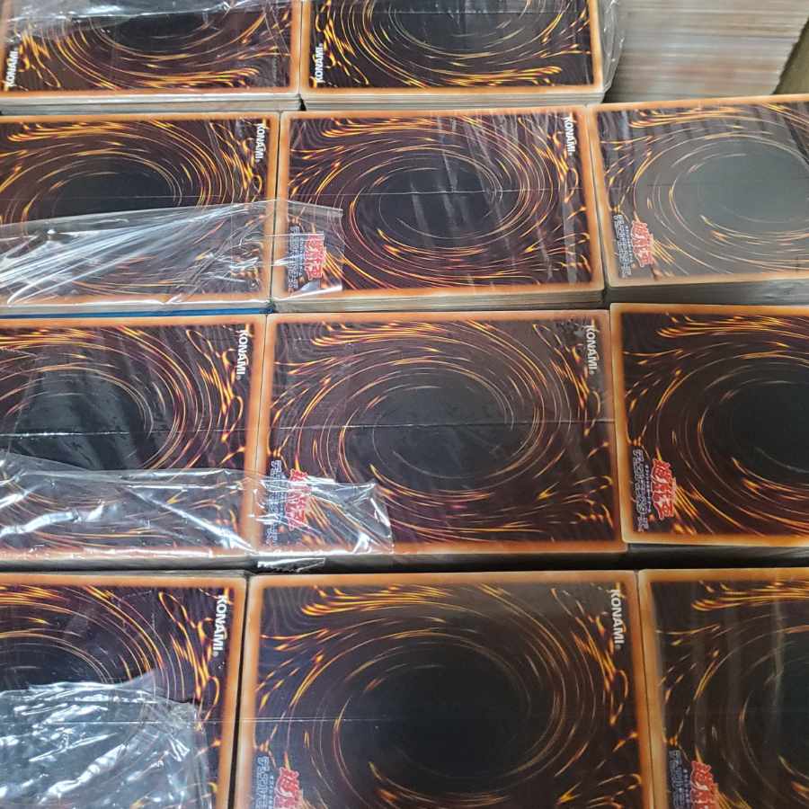 Yu-Gi-Oh! Super Rare and above, approx. 2000 cards, sold in bulk