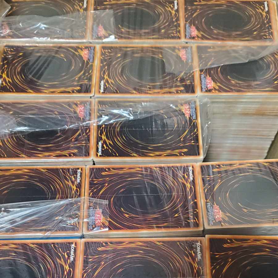 Yu-Gi-Oh! Super Rare and above, approx. 2000 cards, sold in bulk