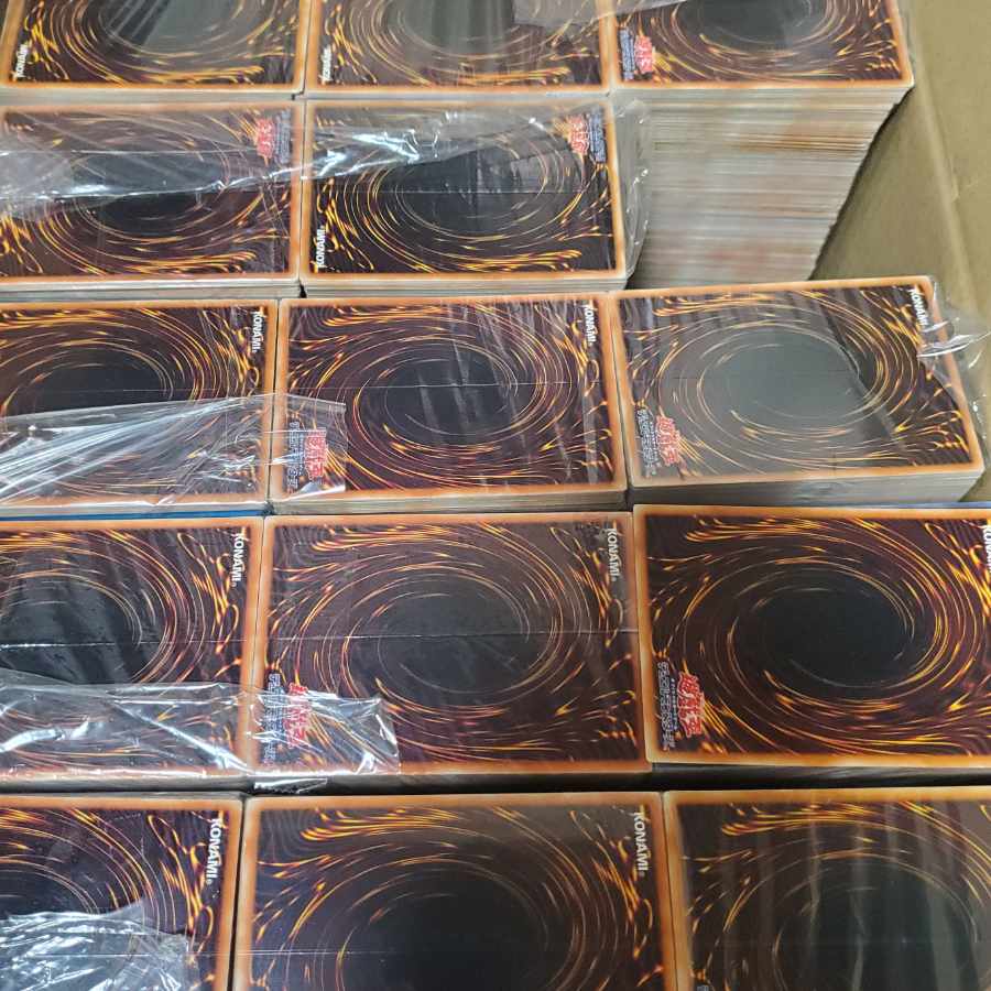 Yu-Gi-Oh! Unsorted items, approx. 14,000 cards, sold in bulk.