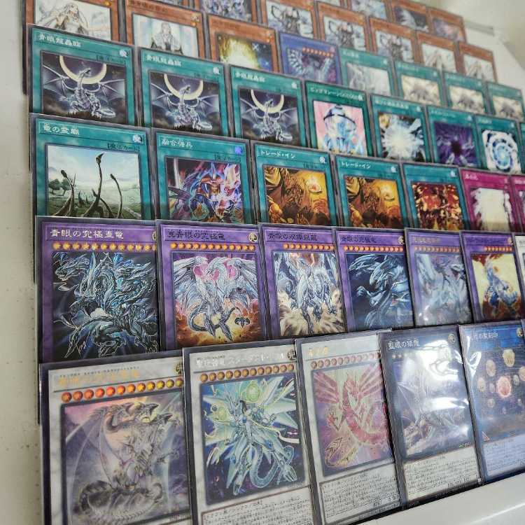 Mountain Store Fast Shipping Blue-Eyes White Dragon Deck Snubbull Eyes Deck White Maiden Neo Kaiser Sea Horse Blue-Eyes Alternative Ultimate Dragon Stardust Sifr Divine Dragon Blue-Eyes Spirit