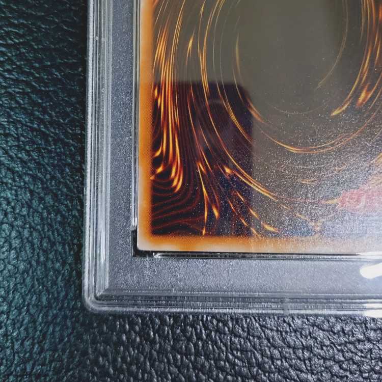 遊戯王OCG【PSA鑑定10・超高希少品・完美品級】ブラック・マジシャン（レリーフ版_2001年発行）