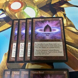 Lotus Petal / 水蓮の花びら