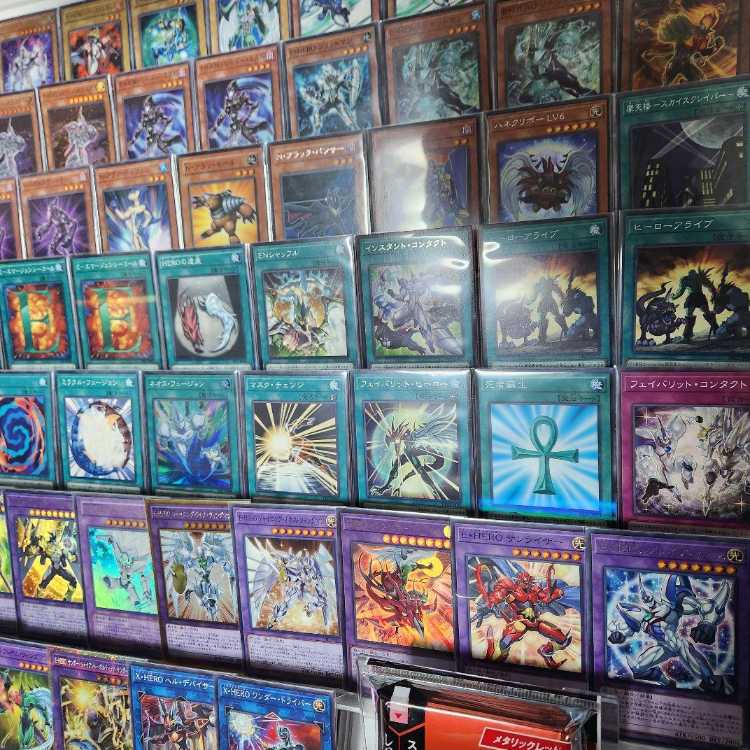 E-HERO Deck - Pre-built deck Elemental HERO Flame Wingman - Flame Shoot Elemental HERO Thunder Giant - Voltic Zapdos Elemental HERO Absolute Zero